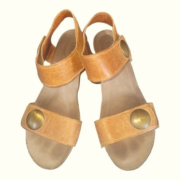 Taos  Women's Carousel Leather Tan Wedge Heel Velcro Closure Sandals Sz 40 - Picture 9 of 12